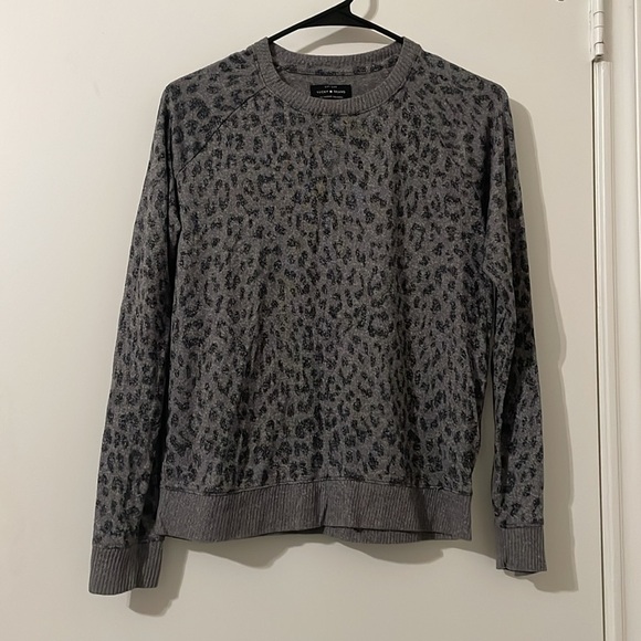 Lucky Brand Leopard Print Sweatshirt Women's Small Gray Sweater Top Soft Finish - Picture 2 of 10